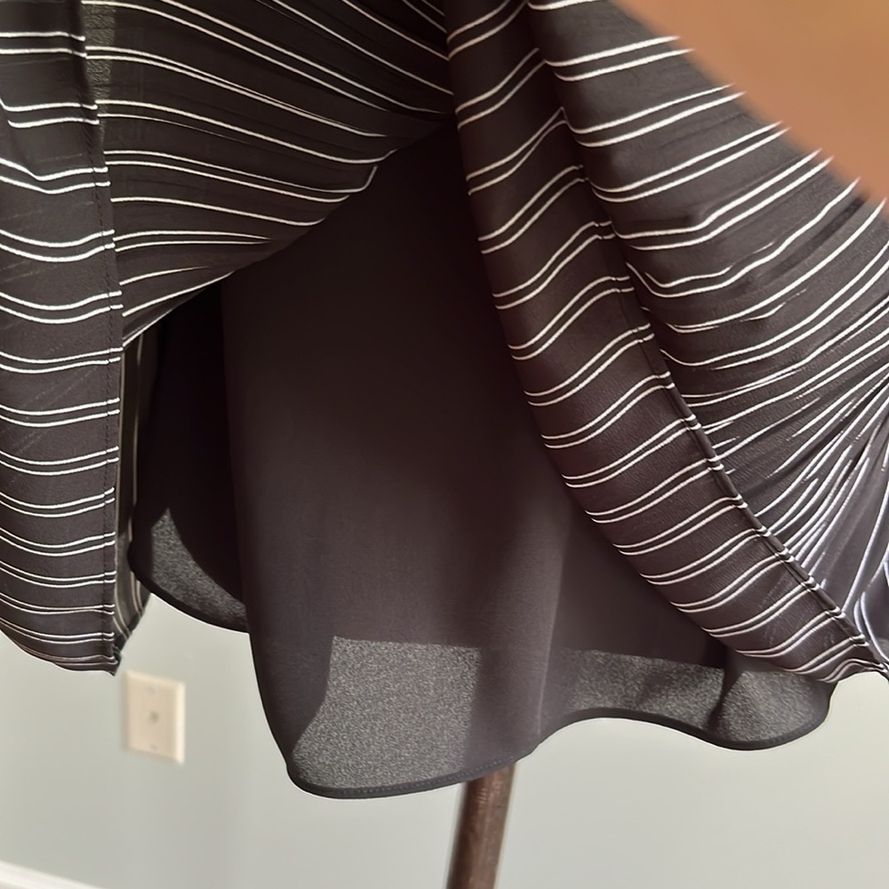 Black and White Striped Pleated Sleeveless Top with Lace - Picture 8 of 10